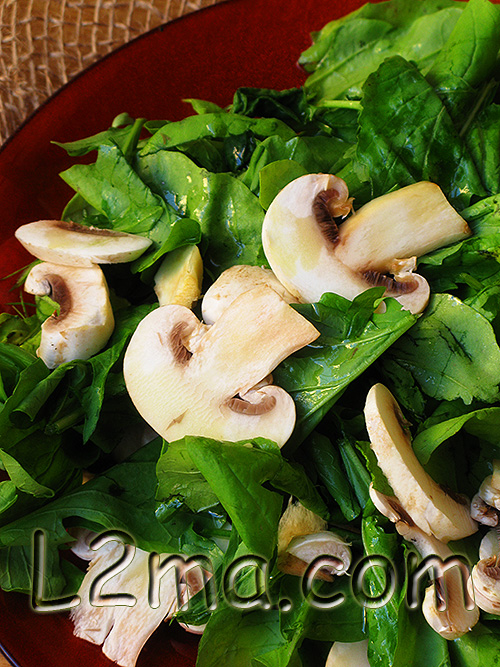 سلطة الجرجير بالفطر