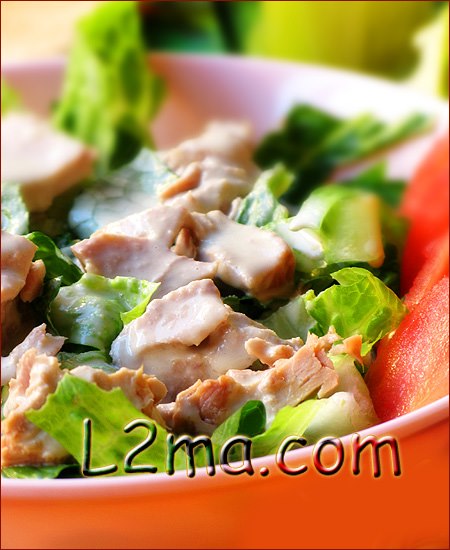 سلطة التونا بالطحينة