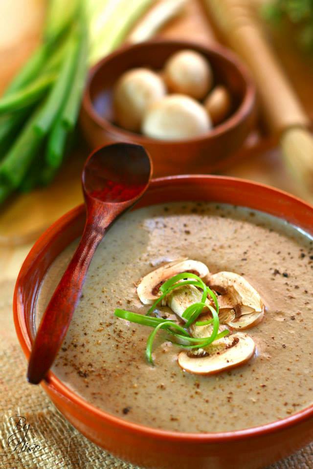 شوربه الفطر و الشومر شوربه الفطر و الشومر