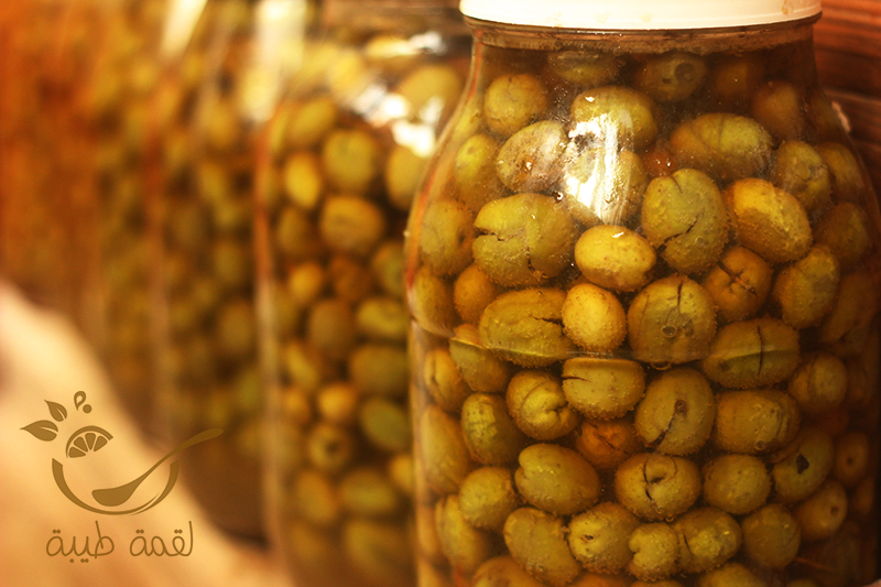 تحضير و حفظ الزيتون المكسر تحضير و حفظ الزيتون المكسر