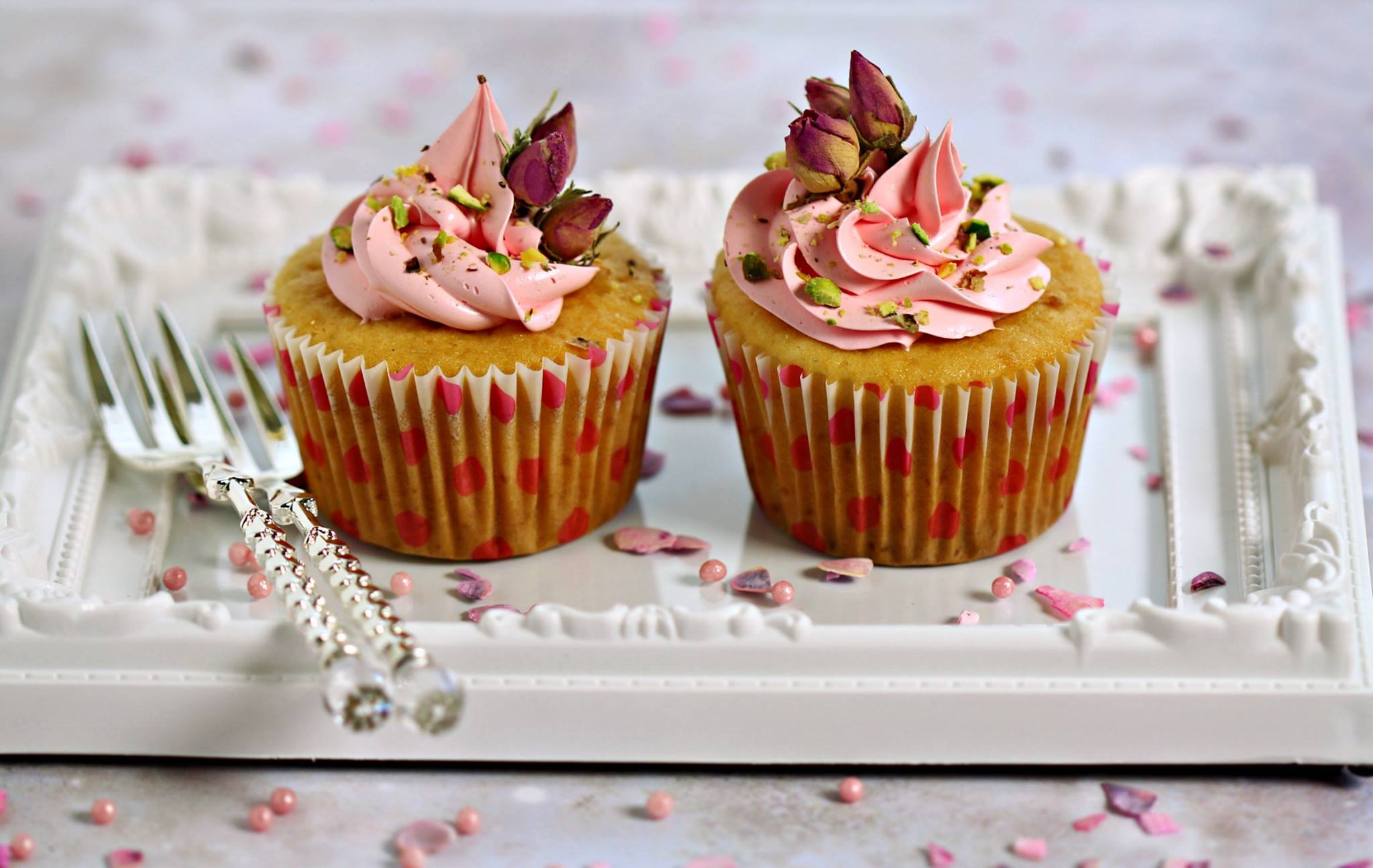 كب كيك ماء الورد