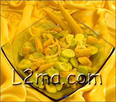 سلطة الخيار مع صغار الذرة