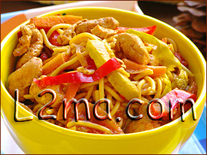 تشاينيز نودلز بالدجاج و الخضار تشاينيز نودلز بالدجاج و الخضار