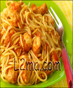 سباغيتي بصلصة البندورة و صدور الدجاج